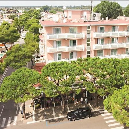 Hotel D'Annunzio リド・ディ・イエゾロ エクステリア 写真