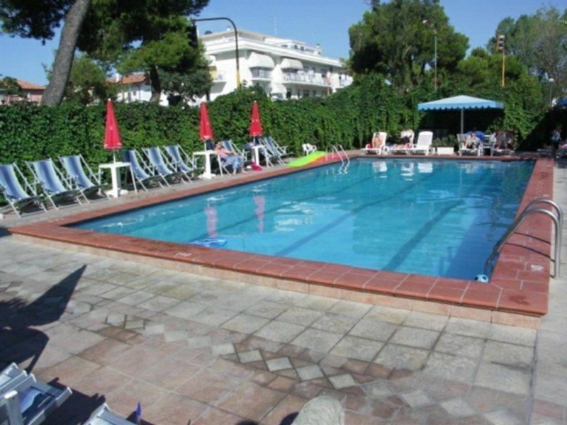 Hotel D'Annunzio リド・ディ・イエゾロ エクステリア 写真